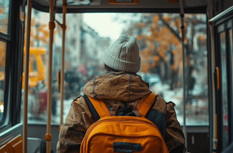 Алматыда қайырымдылық қорының басшысы жасөспірімге базарда қайыр сұратқан