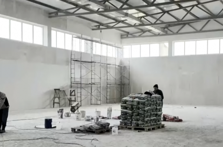 “Балалар апатты ғимаратта оқуға мәжбүр“. Атырау облысында мектеп құрылысы бес жылға созылып барады