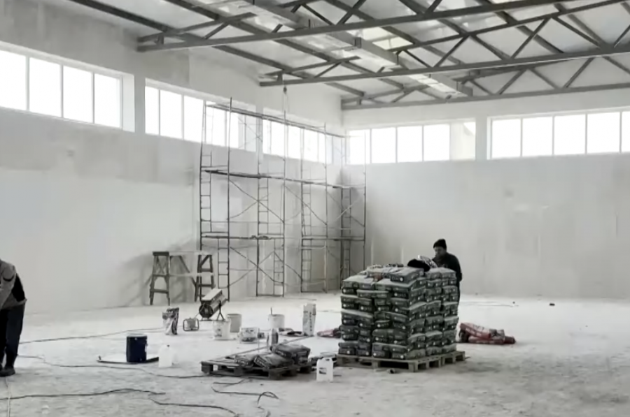 “Балалар апатты ғимаратта оқуға мәжбүр“. Атырау облысында мектеп құрылысы бес жылға созылып барады