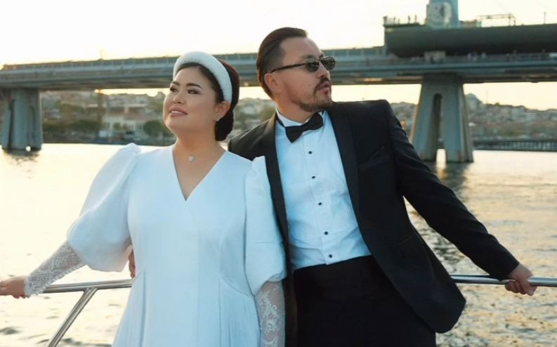 “Дәл өзіңдей хәм ханша енді маған кездеспейді“. Олжас Абай Дариға Бадықоваға арнап жазба жариялады