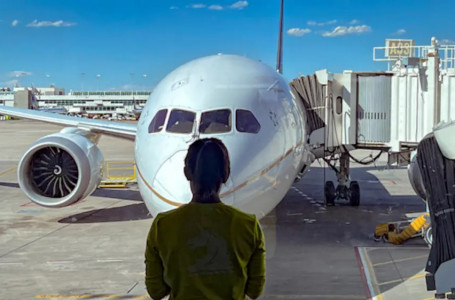 “Қордаланған мәселелерді шешуді кейінге қалдырып отыр“. Тоқаев әуежайларға қатысты министрлікті сынады