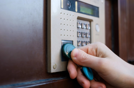 “Домофонға кілтсіз кіру қызметін қосамыз“. Қазақстанда алаяқтықтың тағы бір түрі шықты