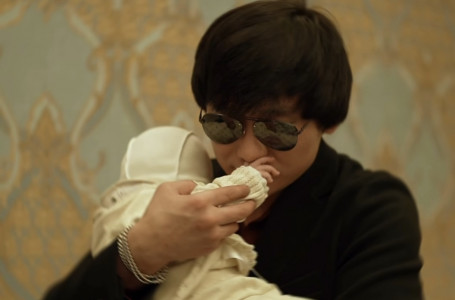 “Уайым-қайғымыз басылды“. Қайрат Нұртас елге кішкентай қызын көрсетті