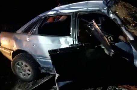 Көліктің түгі қалмаған: Қарағанды облысында пойыз бен жеңіл көлік соқтығысты