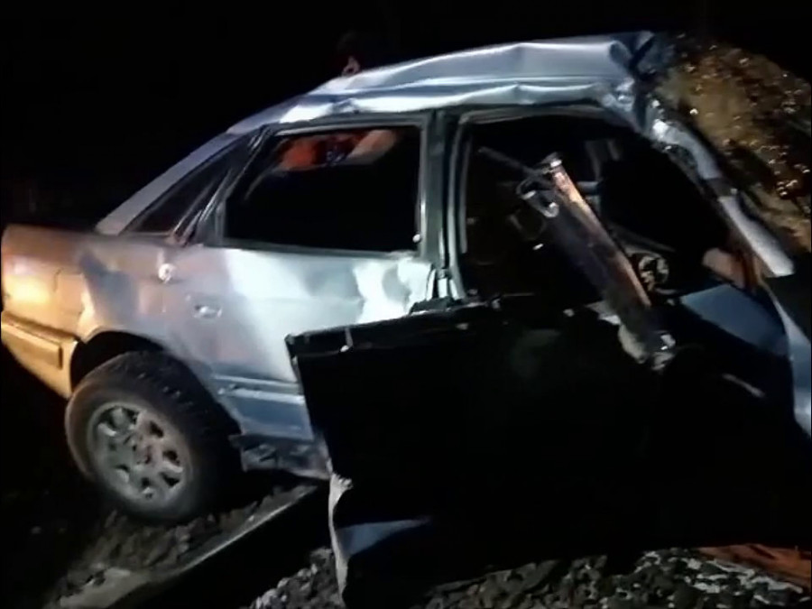 Көліктің түгі қалмаған: Қарағанды облысында пойыз бен жеңіл көлік соқтығысты