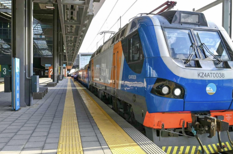 Қарағанды облысында пойыз төрт жұмысшыны қағып кетті: қаза болғандардың аты-жөні белгілі болды