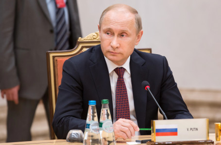 Путин Макронмен сөйлесуге дайын: шарттар аталды