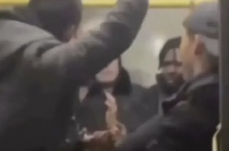 Алматыда автобуста бірнеше ер адам шетелдікті соққыға жықты