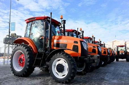 Абай облысында “Үлгілі ауыл“ облыстық байқауының жеңімпаздарына 20 трактор табысталды