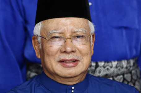 Малайзияның бұрынғы премьер-министрі 15 жылға сотталды