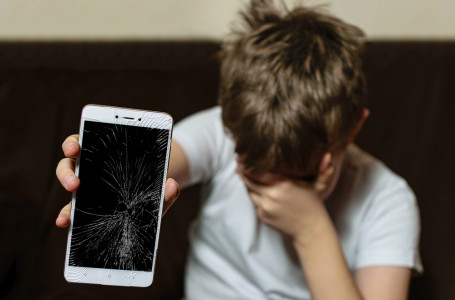 Тағы бір ел балаларға әлеуметтік желілерді пайдалануға тыйым салуы мүмкін