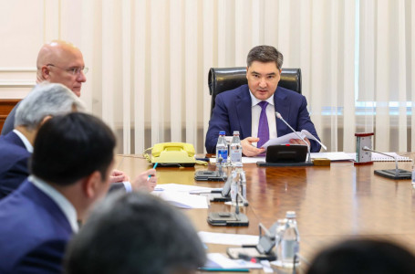 “Жұмыс орындарыңыз кабинетте емес, құрылыс алаңдарында“: Бектенов бірнеше лауазымды тұлғаға шүйлікті