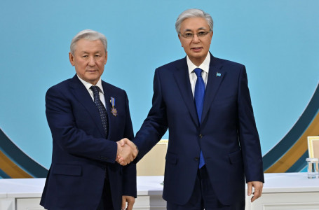 Тоқаев бір топ азаматты мемлекеттік наградамен марапаттады