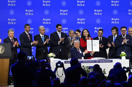 Давостағы кездесу: Тоқаев пен Трамп жеке сөйлескен сәттің видеосы жарияланды