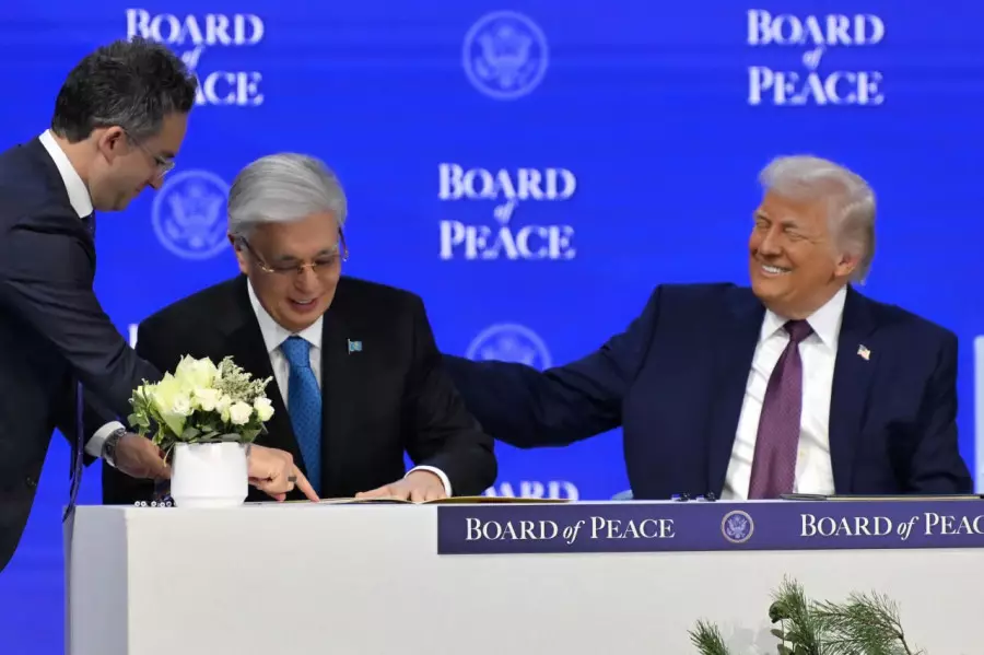 Тоқаев Трамппен не туралы сөйлескені белгілі болды