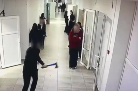 Балта ұстаған жасөспірім екі оқушыға шабуыл жасаған: зардап шеккендердің жағдайы белгілі болды