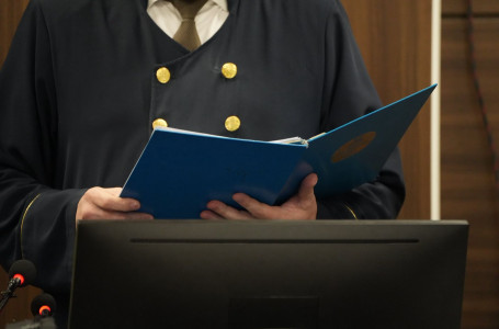 Интернетте танысып, үйіне шақырып бопсалаған: Талдықорғанда 9 адам сотталды