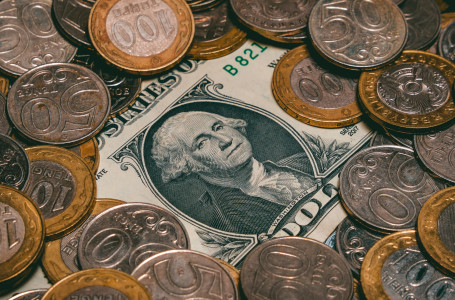 “Кез келген уақытта жағдай өзгеруі мүмкін“. Сарапшылар доллар қашан қайта күш алуы мүмкін екенін айтты