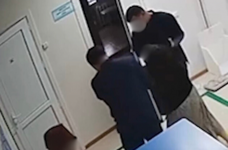 Түркістанда ер адам сау әйелінің аяқ-қолын скотчтап, жындыханаға жатқызған 