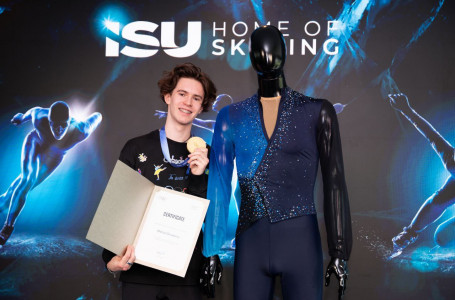 Михаил Шайдоров костюмін Олимпиада мұражайына тапсырды