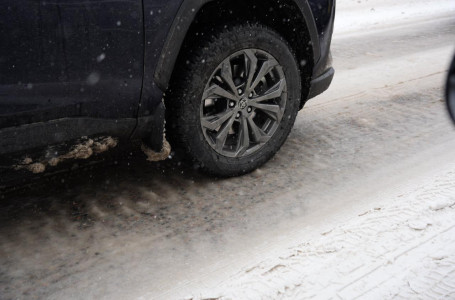 Алматыда толассыз қар жауып жатыр