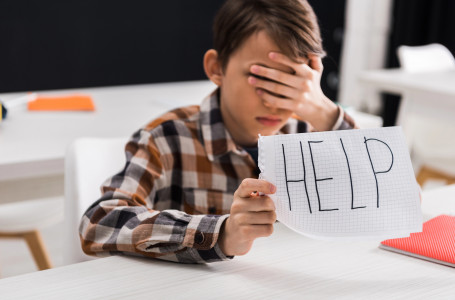 “Жұмысымыз қағаз, тест, есеп емес, бала болуы керек“. Мектеп психологы өткір пікір білдірді