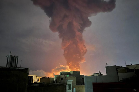 Ирандағы мұнай қоймаларындағы жарылыс: министрлік улы түтінге қатысты сыбысты жоққа шығарды