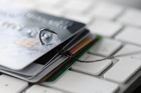 Алаяқтардың жаңа айласы: тапсырыс туралы “хабарлама“ қымбатқа түсуі мүмкін