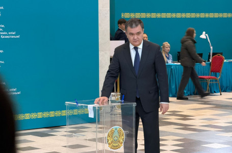 Астана әкімі Жеңіс Қасымбек референдумда дауыс берді