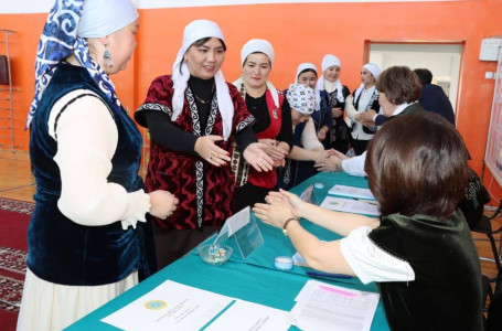 БҚО-да бір ауылдың 13 келіні бірге келіп дауыс берді