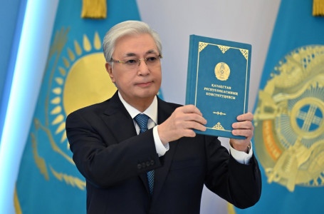 Тоқаев Қазақстанның жаңа Конституциясына қол қойды