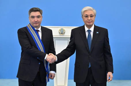 Тоқаев бір топ азаматқа мемлекеттік наградалар табыстады