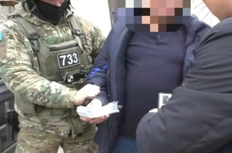 Тараз тұрғынын бопсалап, 5 млн теңге талап еткен қоғам белсендісі ұсталды