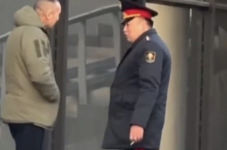 Қоғамдық орында темекі шеккен министр жауапқа тартылды