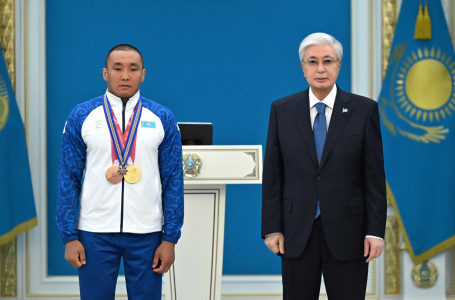 Тоқаев Паралимпиада ойындарының чемпионы Ербол Хамитовты марапаттады