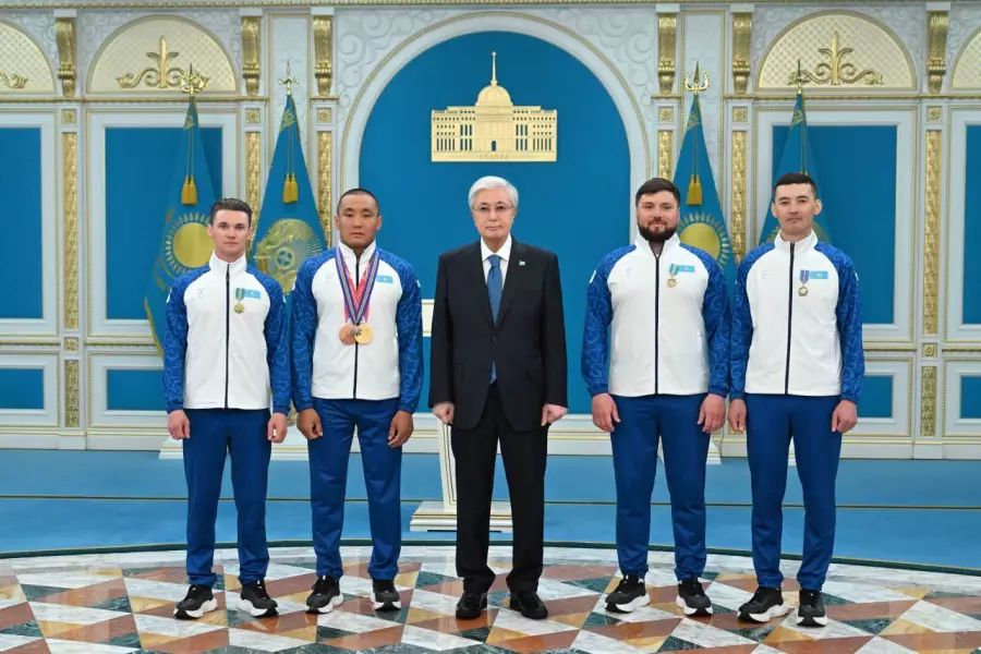 Ербол Хамитов пен оның бапкерлеріне ордендер табысталды