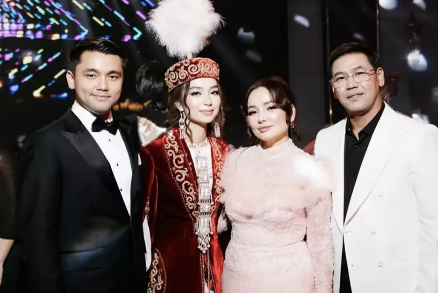 “Көпшілік сұрады“. Жанболат пен Жазира ұлдарының тойын тікелей эфирден көрсетпек