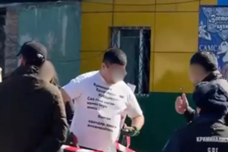 Қарағандыда базар маңында ер адам үстіне бензин құйып, өзін өртемек болған