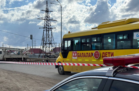 БҚО-да ішінде оқушылар отырған мектеп автобусы жол апатына ұшырады