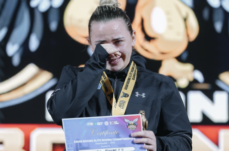 Бокстан Азия чемпионы Надежда Рябец Әнұран шырқалғанда көз жасына ерік беріп, жұртты елжіретті