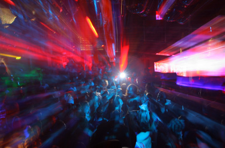 Алматыдағы түнгі клубта есірткі сатқан қызметкер ұсталды