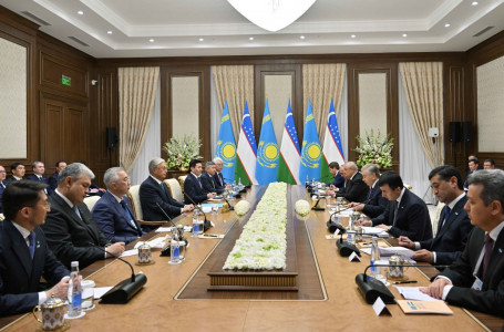 “Сіздің қосқан үлесіңіз зор“. Тоқаев Мирзиёевқа алғыс айтты