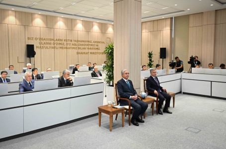 Қазақстан мен Өзбекстанның президенттері Бұхарадағы Ахуалдық орталыққа барды