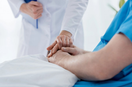 12 жасынан темекі шеккен әйел екі рет қатерлі ісікке шалдықты