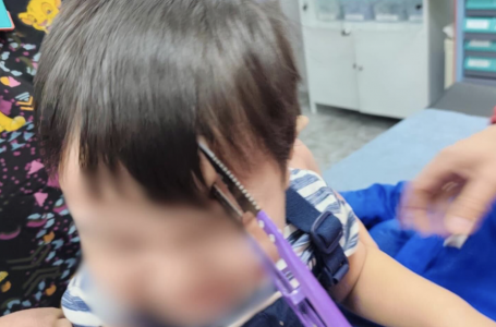 Алматыда екі жастағы баланың маңдайына қайшы кіріп кеткен