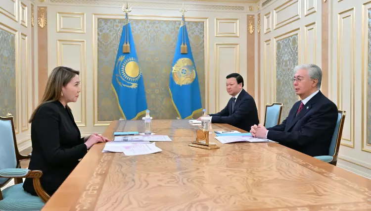 Президент “Қазақстан халқына” қорының төрайымын қабылдады
