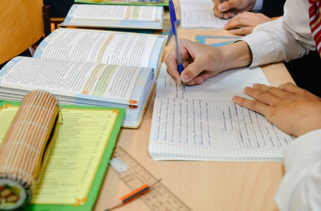 Мазмұндама, шығарма, диктант қайта енгізіледі: еліміздің бас педагогі маңызды өзгерістерді айтты