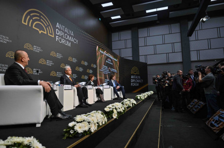 “Бізге осындай оң үлгі жетпей тұр“. Анталияда Тоқаевтың ұстанымы қолдау тапты