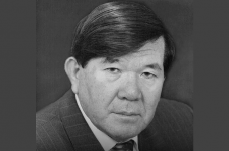 “Ақынның аманатына қиянат екен“. Мұхтар Шаханов қайда жерленеді?