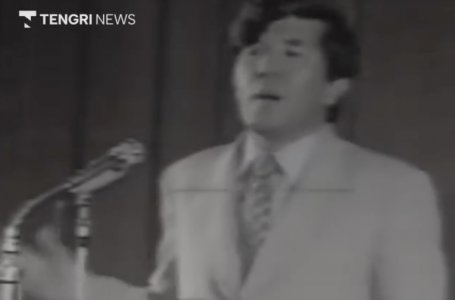 “Өмірдің барлық сәтсіздіктерін бақытсыздық деп кім айтты саған?“ Қаралы жұрт желіде Шахановтың жырларын бөлісіп жатыр